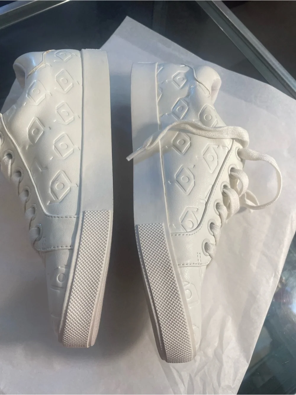 Katy Perry Collections White Embossed Low-Top Sneakers small scuff not bad .